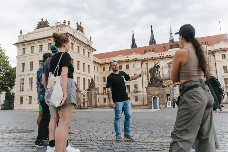 Prague: Old Town, Prague Castle & River Cruise Day Tour - Midday break without a guide: use it well