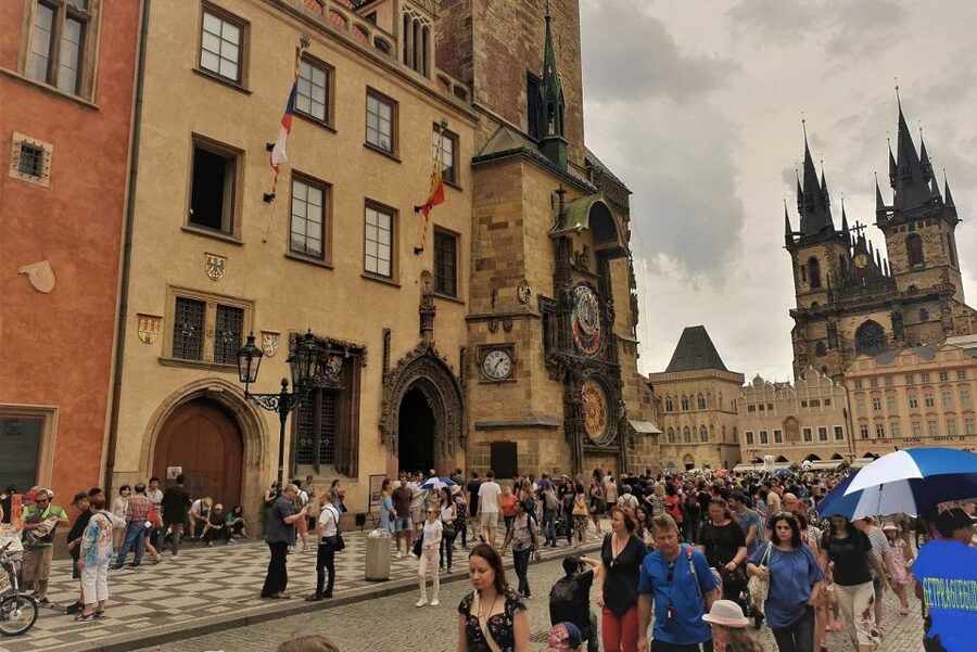 Prague: Old Town Tour & National Museum Skip-the-Line Ticket - Who should book this, and who might not