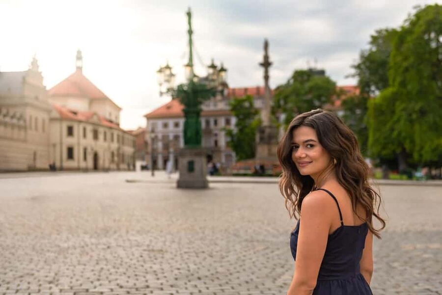 Prague: Photoshoot with a French- and/or English-speaking photographer - A relaxed Prague photo shoot with Noémie Pleinet