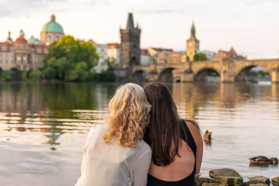 Prague: Photoshoot with a French- and/or English-speaking photographer - What to expect from the online gallery and retouching