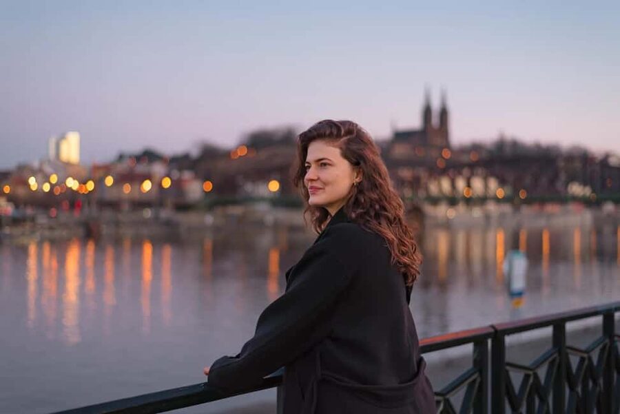 Prague: Photoshoot with a French- and/or English-speaking photographer - What to wear and bring so photos look like you