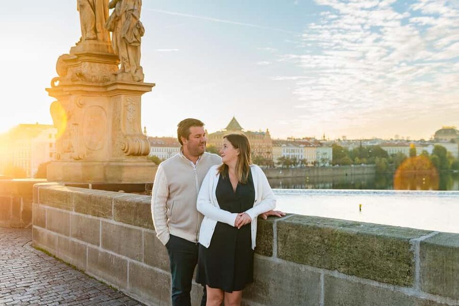 Prague: Photoshoot with a French- and/or English-speaking photographer - Picking your perfect meeting spot, from Charles Bridge to the Castle