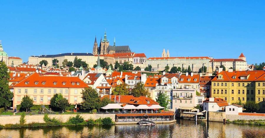 Prague: Prague Castle Private Walking Tour - Price, Private Groups, and Getting the Most Out of Lucy’s Storytelling