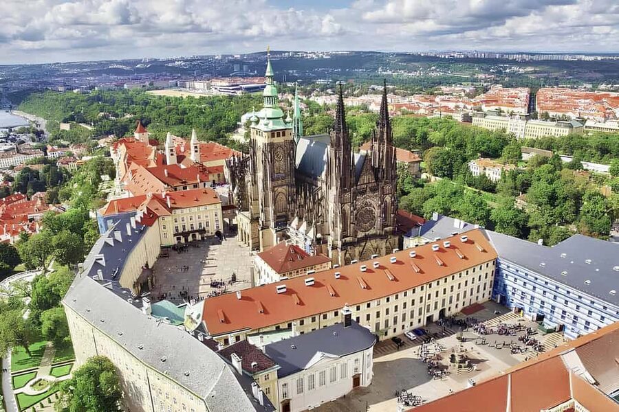 Prague: Prague Castle Skip-the-Line Ticket with Audioguide - St. Vitus Cathedral: The Big, Luminous Anchor