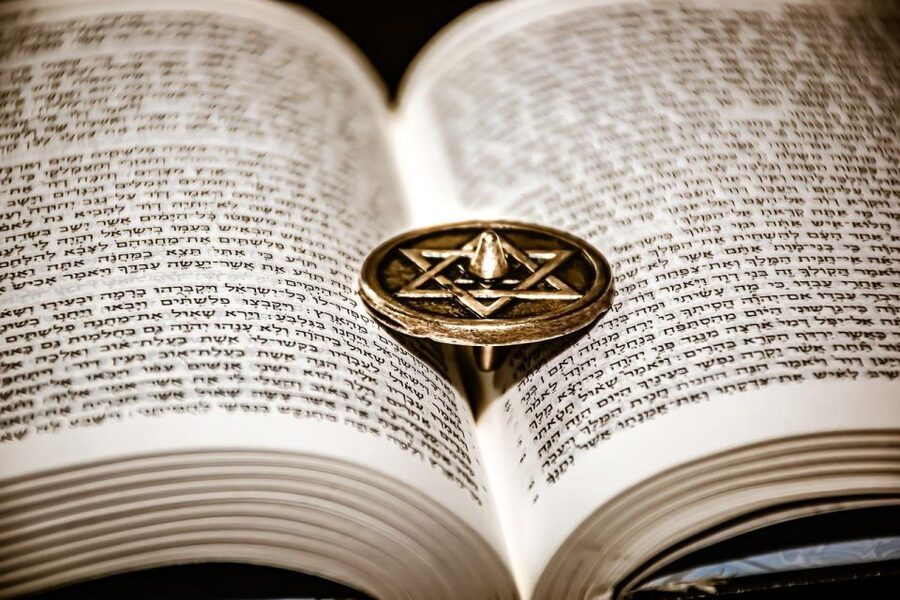 Prague: Prague Synagogues & the Jewish Cemetery Guided Tour - Jewish Ceremonial Hall: understanding rites, not just dates