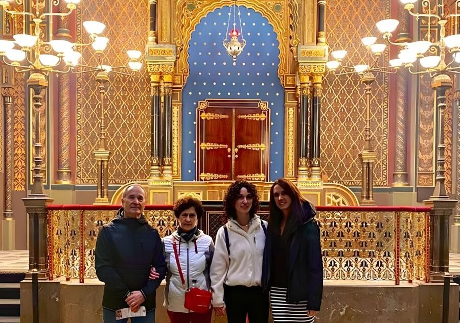 Prague: Prague Synagogues & the Jewish Cemetery Guided Tour - Spanish Synagogue: the highlight that earns its reputation