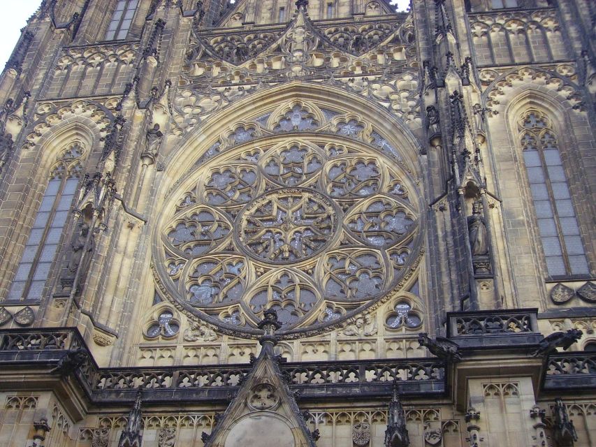 Prague: Private All Inclusive Tour - Charles Bridge and Its 30 Baroque Statues Over the Vltava
