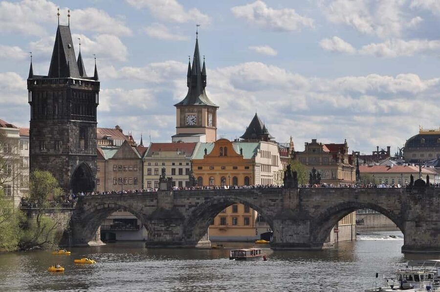Prague Private Highlights Tour: Castle, Bridge & Old Town - Prague Castle area: big views, ticket planning, and realistic expectations