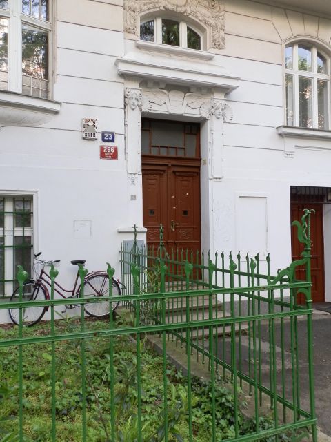 Prague: Private Prague Art Nouveau and Cubism Tour - Should you book this Art Nouveau and Cubism tour?