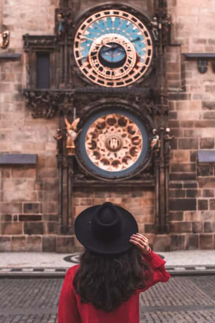 Prague: Private Professional Photoshoot with Edited Photos - First hour in Old Town: meet Elvin and get into the right mindset