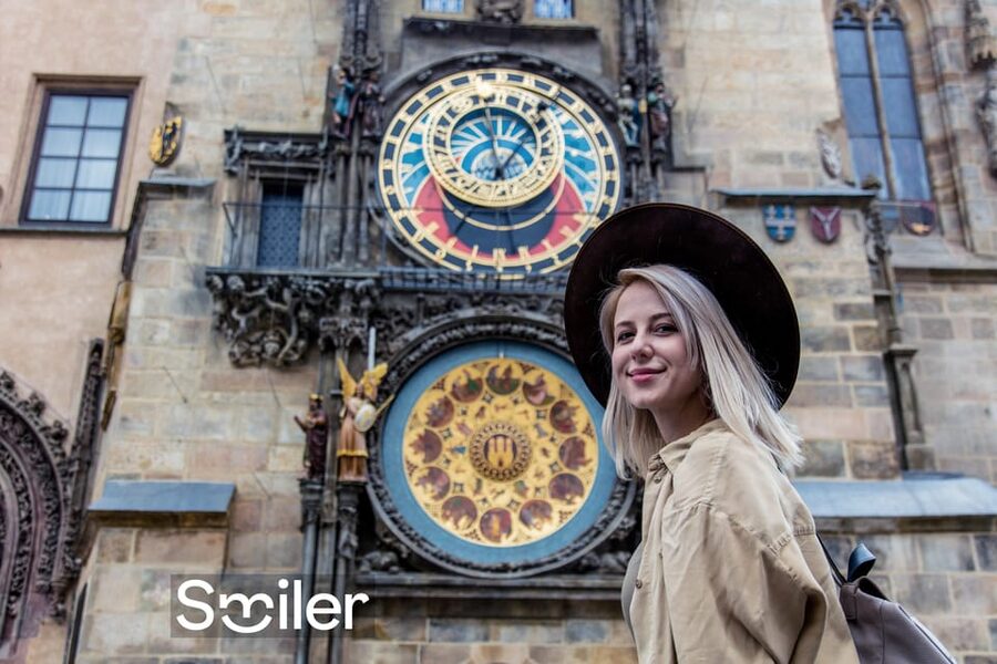 Prague: Professional Photoshoot in the Old Town - Meeting at Hard Rock Cafe, Finding Your Photographer Fast