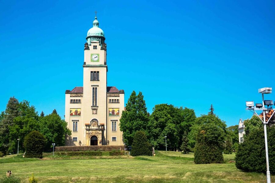Prague: Psychiatric Hospital and Abandoned Cemetery Tour - Why Bohnice Still Feels Like a Living Clinic