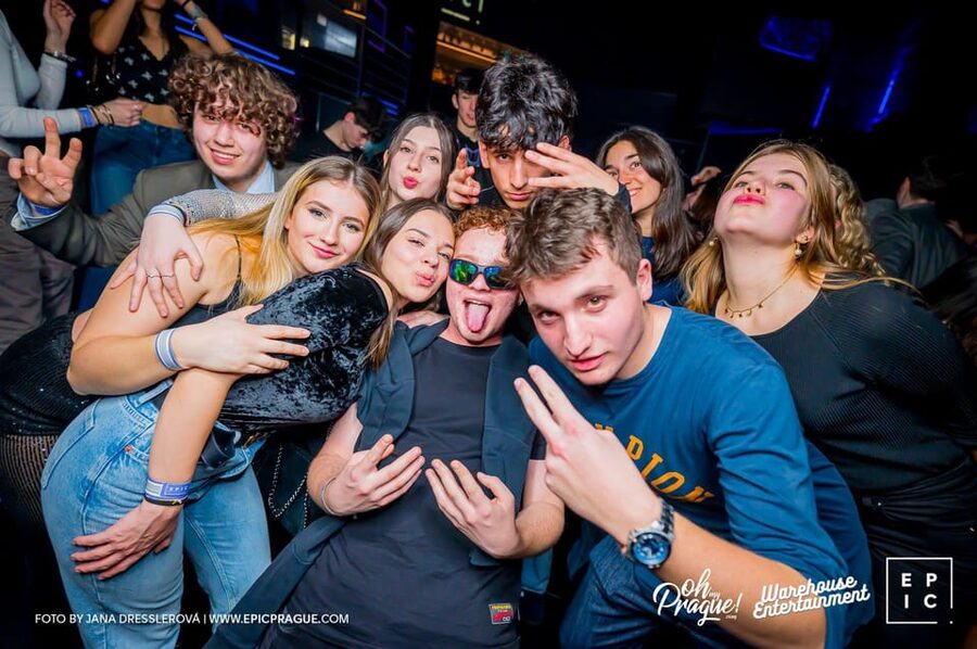 Prague: Pub Crawl with Shots & Entrance to Rooftop Club - Practical Tips for a Smoother Prague Night