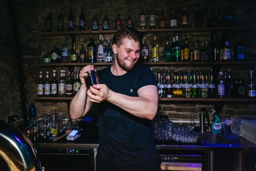 Prague: Pub Crawl with Unlimited Drinks & 5-floor Club Entry - Guides make or break the crawl, and the guide names you may meet