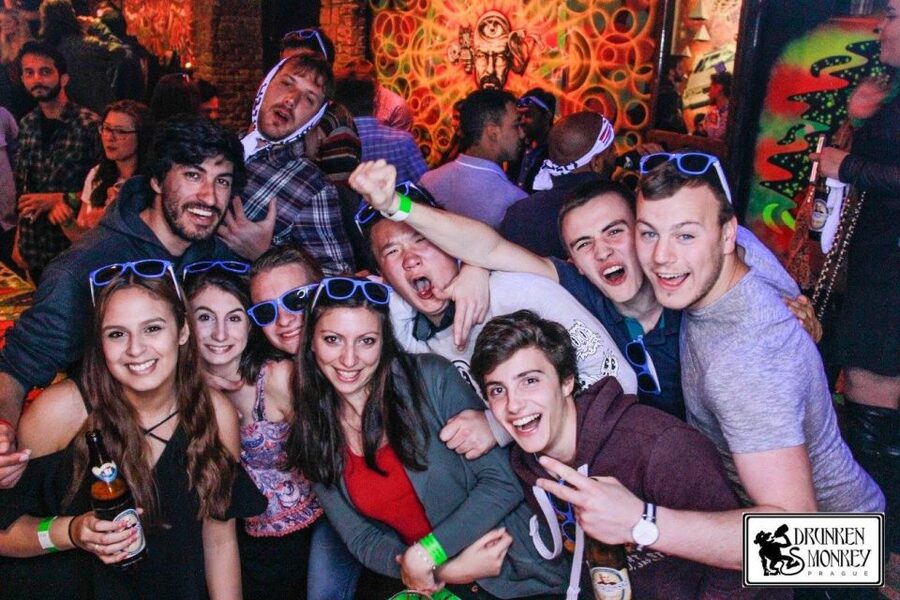Prague: Pub Crawl with Unlimited Drinks, Bars & Club Entry - The open bar window: why the timing is the real deal