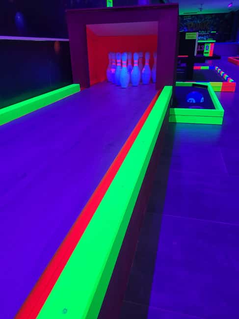 Prague: Punk Minigolf Glow-in-the-Dark Entry Ticket - The indoor punk-UV atmosphere, what you actually get