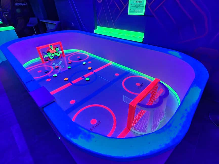 Prague: Punk Minigolf Glow-in-the-Dark Entry Ticket - The instructions problem, and how to handle unclear prompts