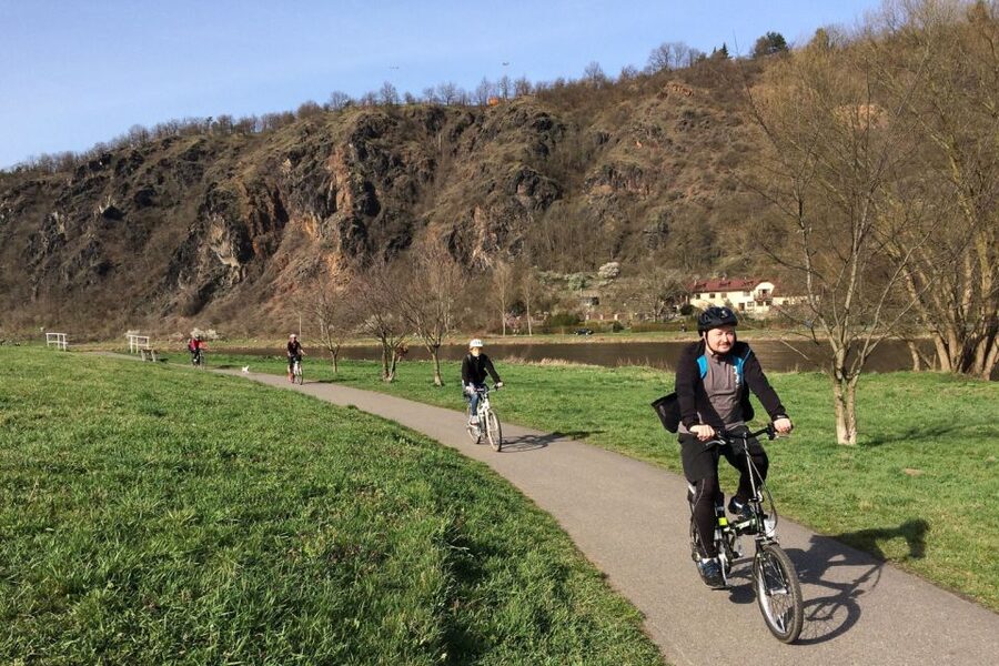 Prague: River & Park Bike Tour to Troja Chateau - Letná Park and the panoramic payoff
