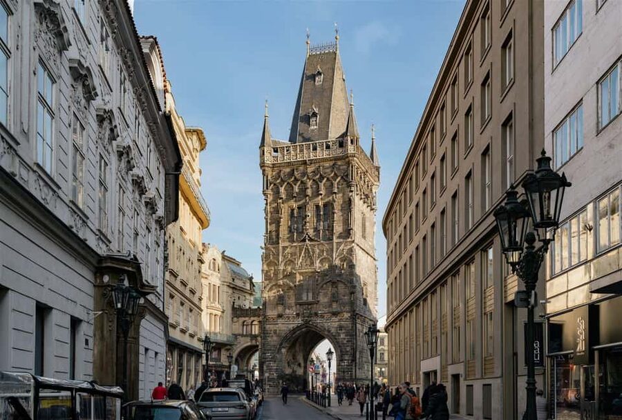 Prague: Russian Prague Tour with a Historian Guide - Where you meet and why Prašná brána matters