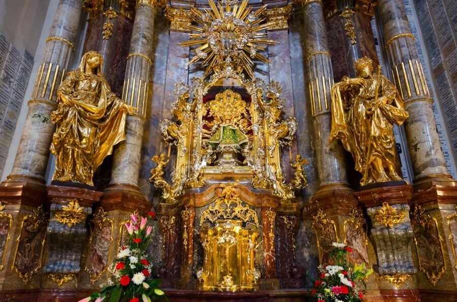 Prague’s Top-ranked Churches Private Walking Tour - What the guide actually adds: sacred art and royal context, made usable