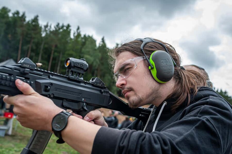 Prague: Shooting Experience with 3 to 10 Guns & Bus Transfer - Who Should Book, and Who Should Skip This One