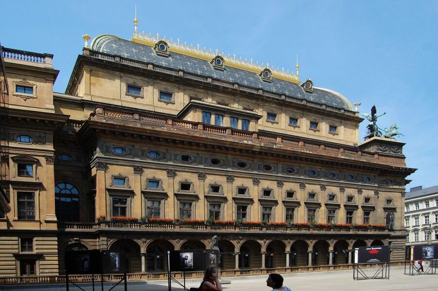 Prague Sightseeing Tour with Lunch - Strahov District and Monastery: Palaces, Gardens, and a Calmer Pace