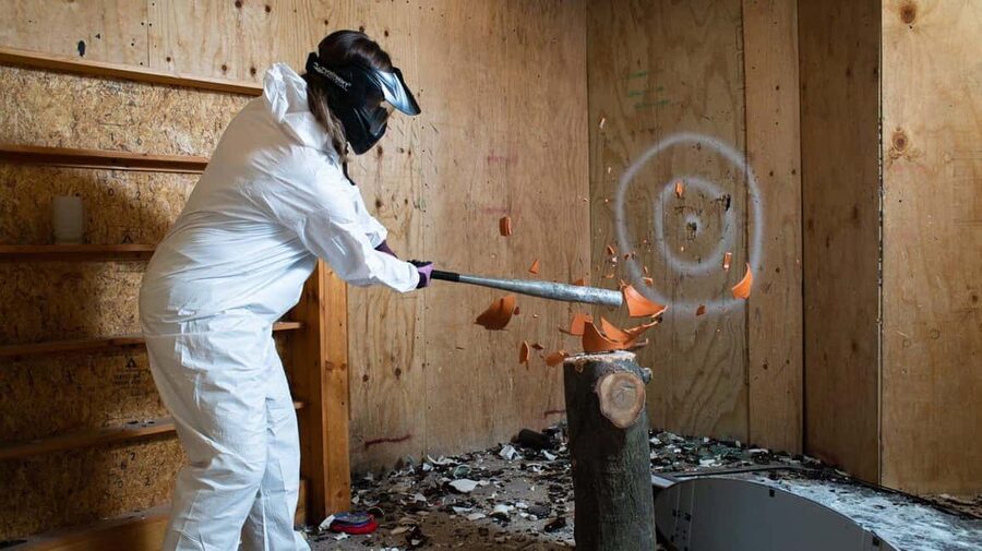 Prague: Smash Room Experience - Why you can legally smash things in Prague