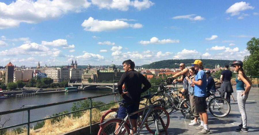 Prague: Stunning Viewpoints, Castle, City & Park Bike Tour - Getting Started at Praha Bike, and Why the Setup Matters
