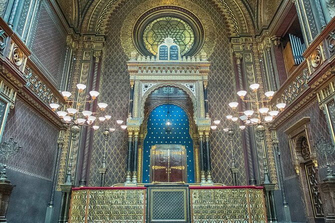 Prague: Synagogues and Jewish Quarter Private Walking Tour - Why the Jewish Quarter works better with a guide