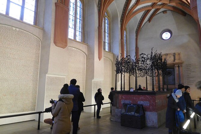 Prague: Synagogues and Jewish Quarter Private Walking Tour - Hotel pickup and a 150-minute plan that stays focused