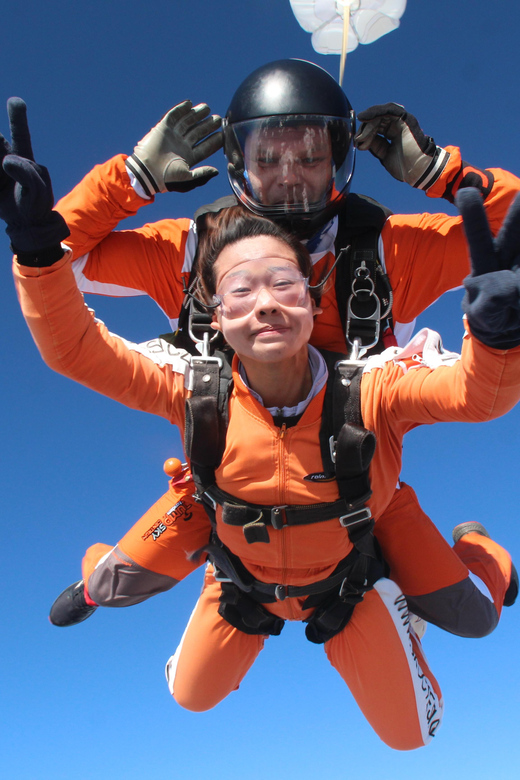 Prague: Tandem Skydiving 14,000ft over Prague with Transfers - The Plane Ride: Sightseeing Time Before the Exit