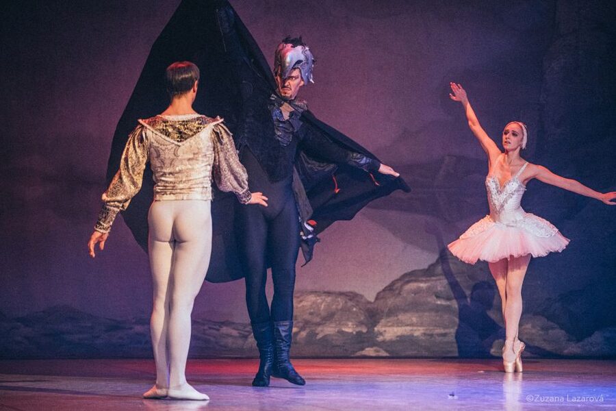 Prague: The Best of Swan Lake Ballet Tickets - Common downsides to plan around (so the evening stays fun)