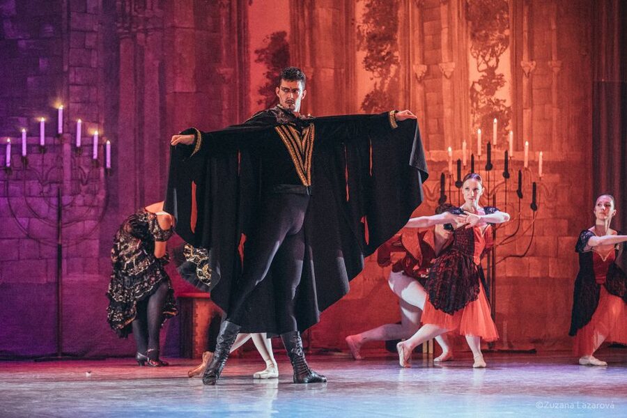 Prague: The Best of Swan Lake Ballet Tickets - Seating strategy at Divadlo Broadway: slanted views, possible blocks, and balcony value