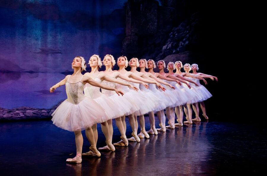 Prague: The Best of Swan Lake Ballet Tickets - Arrival, cloakroom, and show etiquette: how to avoid losing time