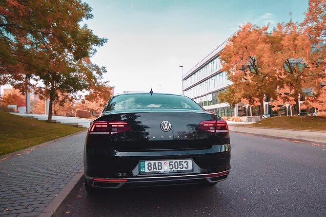 PRAGUE to BERLIN - stop in DRESDEN by LIMOUSINE 3+1pax - The limo route with a 3-hour Dresden stop that makes the trip feel smarter