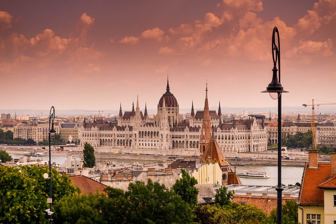 Prague to Budapest - Private Transfer with 2 hours of Sightseeing - Private door-to-door transfer from Prague to Budapest
