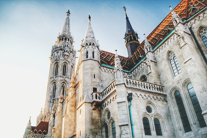 Prague to Budapest - Private Transfer with 2 hours of Sightseeing - Driver role: local English-speaking help, not a licensed guide