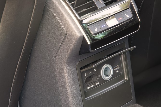 Prague to Karlovy Vary Private Transfer - Inside the Skoda Superb: Comfort for a 120 km Ride