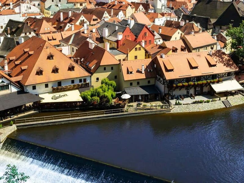 Prague: Transfer to Vienna via fabulous Cesky Krumlov - Lunch in Český Krumlov: Local Food Without Losing the Day