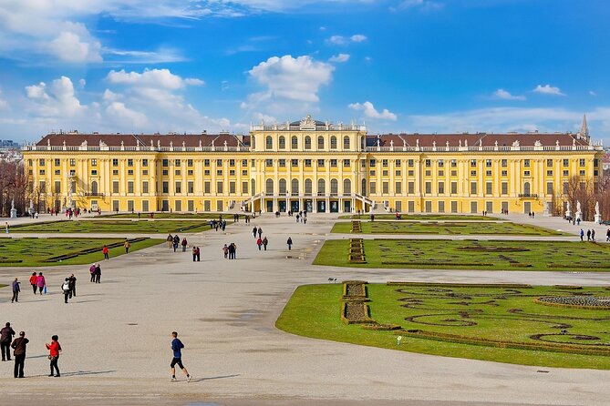 Prague–Vienna Car/Van (1–7 pax) via Lednice Chateau & Mikulov - Timing and pacing: how to make it feel like a day, not a schedule