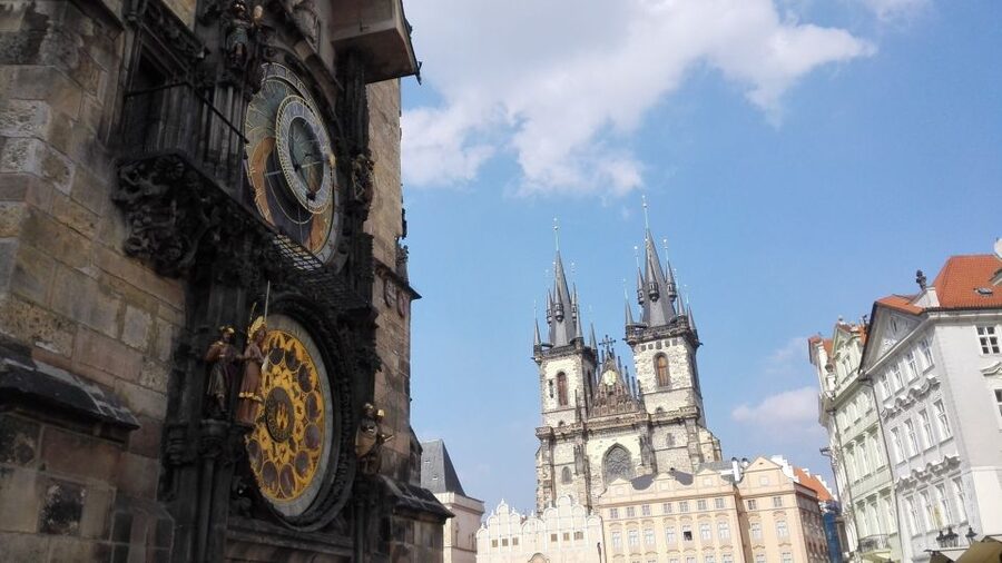 Prague: Vintage Car Ride and Walking Tour - Prague Castle as the Turning Point, From Car to Walking Mode