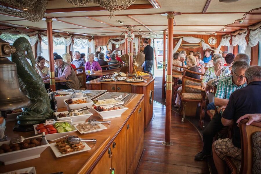 Prague: Vltava River Evening Dinner Cruise - Who This Cruise Fits Best (and Who Should Skip It)