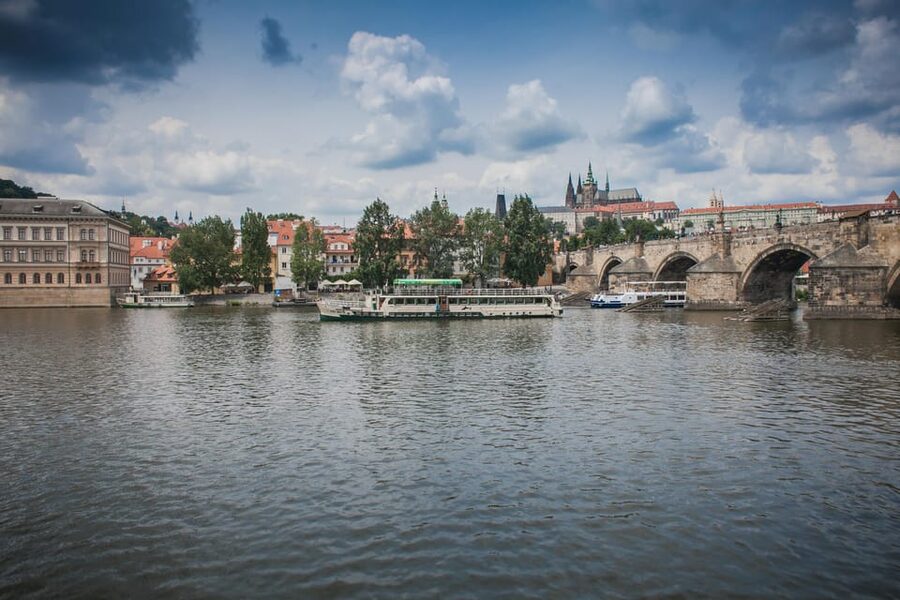 Prague: Vltava River Evening Dinner Cruise - A Cozy Dinner With Prague’s Lights From the Water