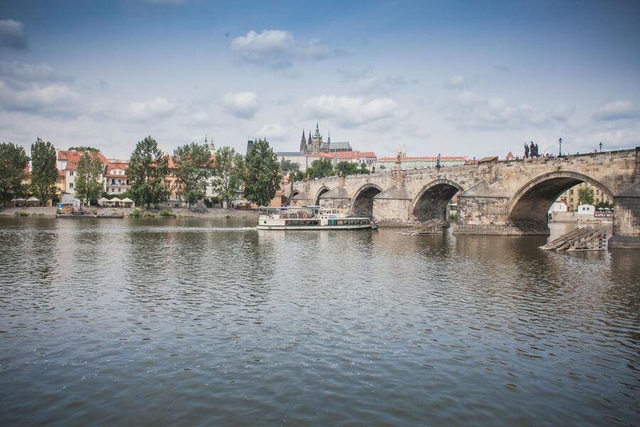 Prague: Vltava River Evening Dinner Cruise - The Buffet Dinner: What You Really Get for the Price
