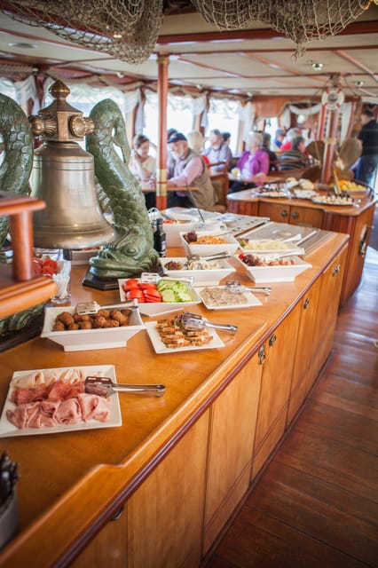 Prague: Vltava River Evening Dinner Cruise - English Host and the Reality of Mixed Operations