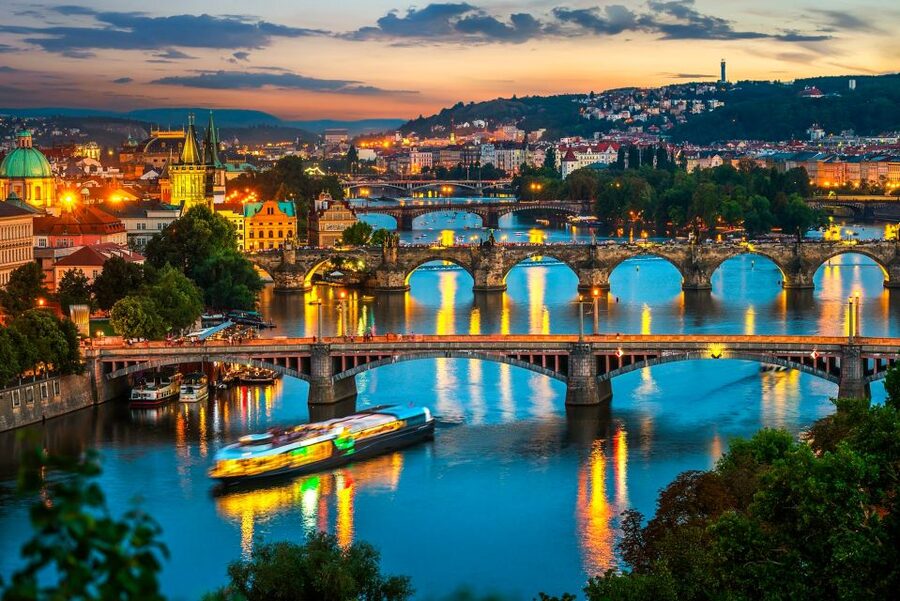 Prague: Vltava River Night Cruise with Buffet - Key things I’d bet on before you book