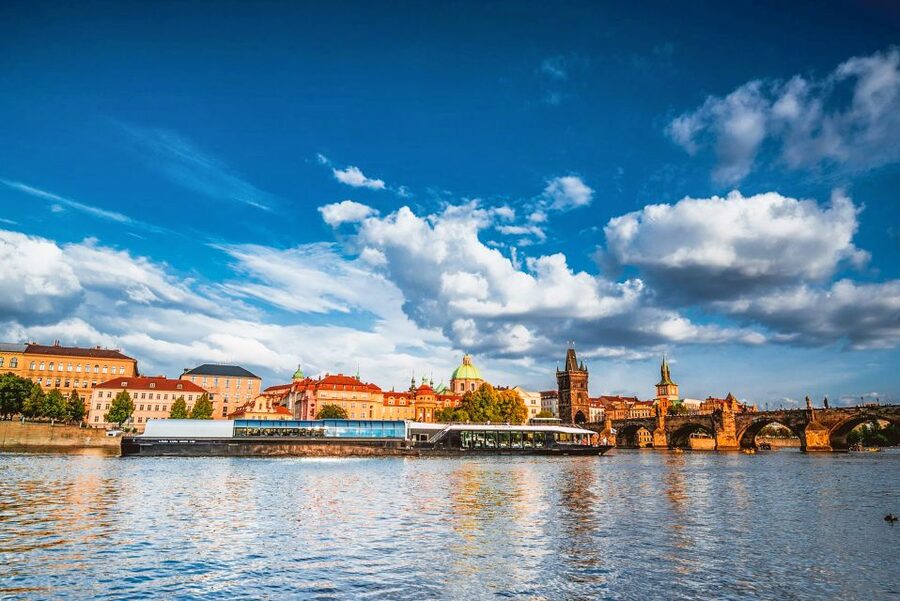 Prague: Vltava River Night Cruise with Buffet - Pricing and drink reality for an $81 night