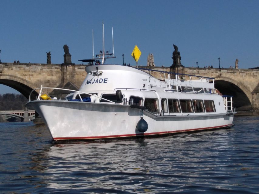 Prague: Vltava River Private Boat Party with Drinks - The Charles Bridge and Prague Castle View, Best Tips for Photos and Timing