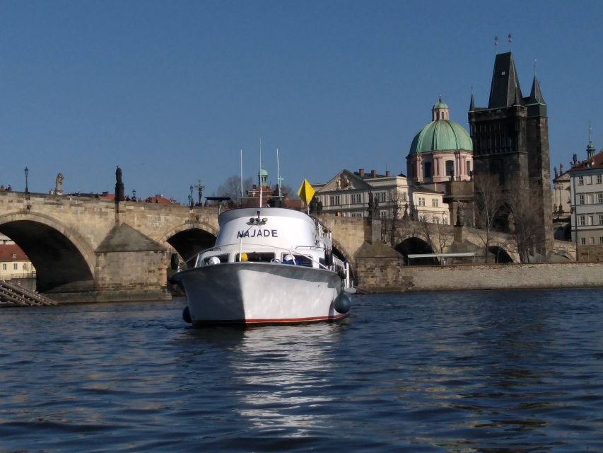 Prague: Vltava River Private Boat Party with Drinks - FAQ