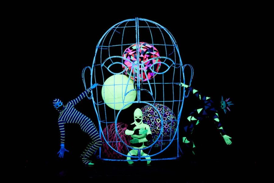 Prague: WOW Show Black Light Theater - WOW Show in Prague, black light magic you can actually participate in